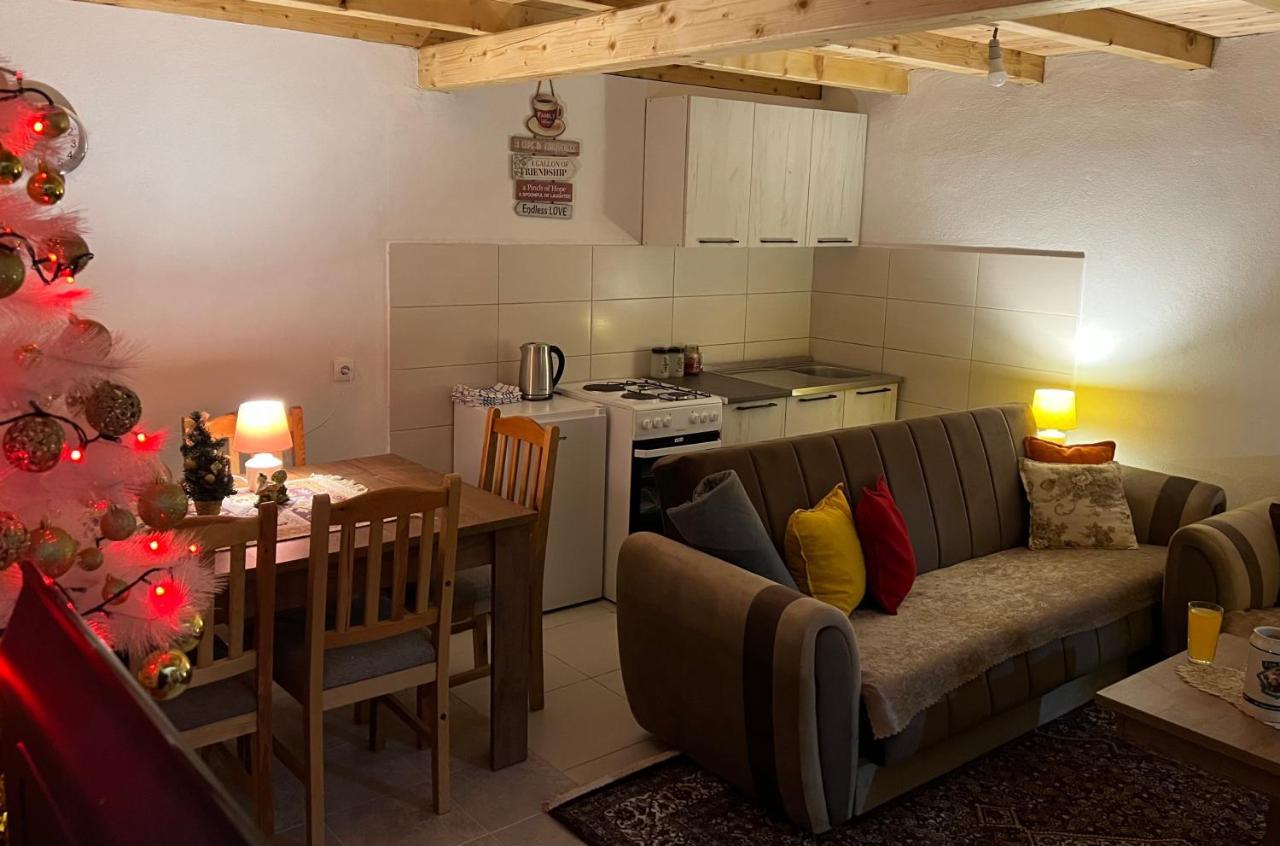 Laf Guest House Колашин Екстер'єр фото