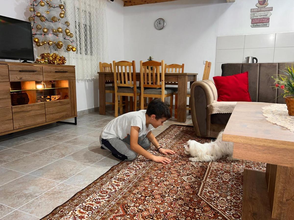 Laf Guest House Колашин Екстер'єр фото